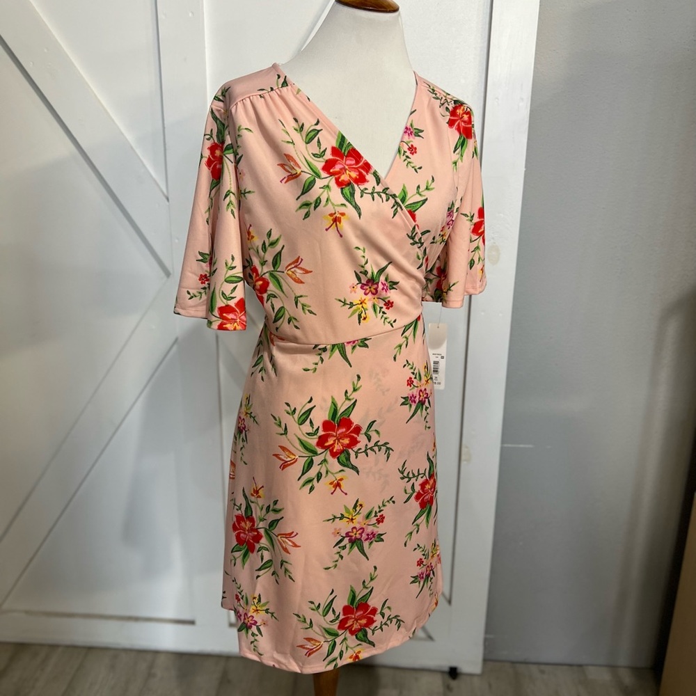 Pink floral wrap dress - Picture 3 of 7